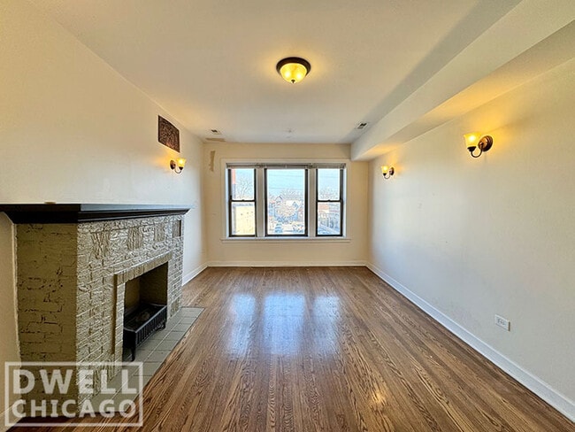 2432 N Milwaukee Ave, Unit 2 in Chicago, IL - Building Photo - Building Photo