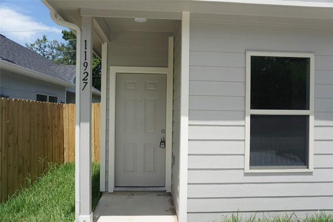 11927 Nelwood St in Willis, TX - Building Photo - Building Photo