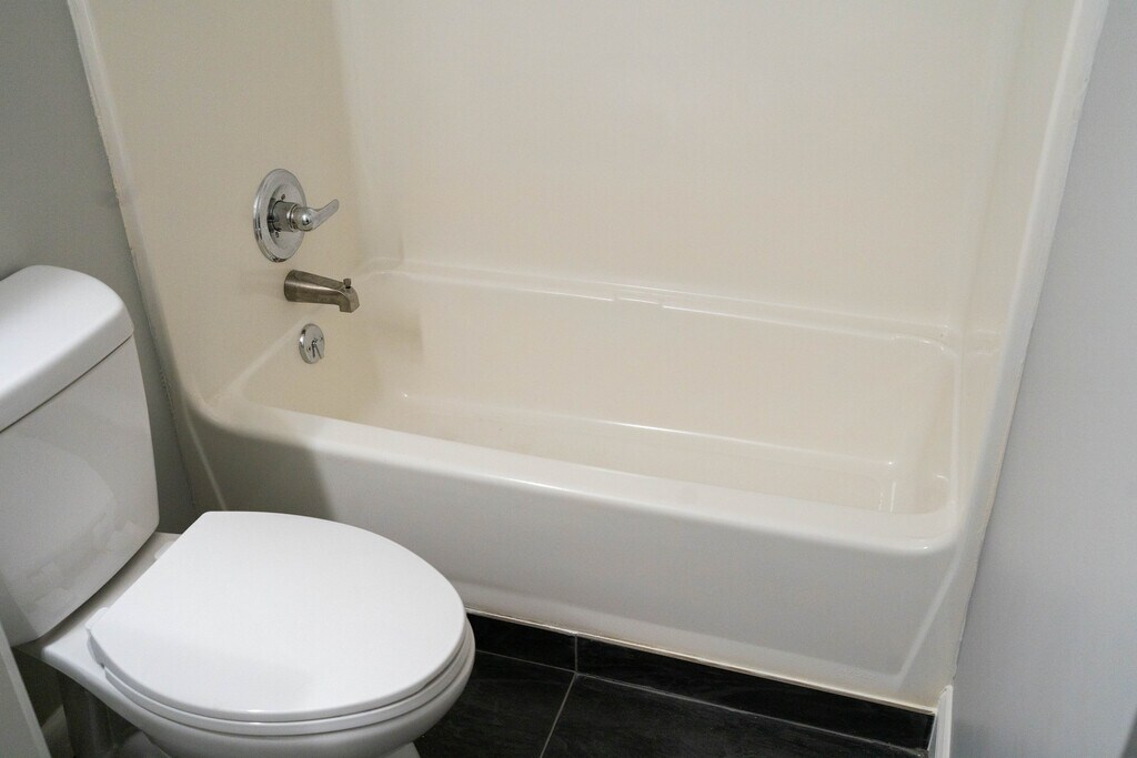 Oak Gardens Apartments in Hollywood, FL