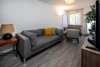 2800 SW 4th St-Unit -A in Miami, FL - Building Photo - Building Photo