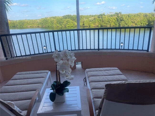 13645 Deering Bay Dr in Coral Gables, FL - Building Photo - Building Photo