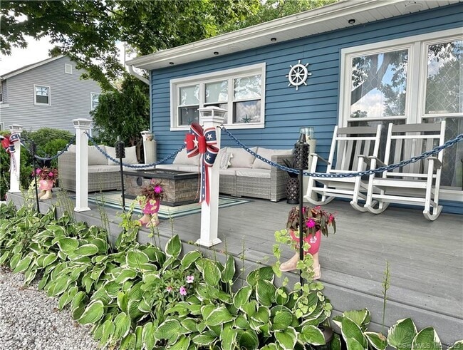 54 Hartford Ave in Old Saybrook, CT - Building Photo - Building Photo
