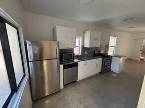 774 State St, Unit Units 2 in New Haven, CT - Building Photo - Building Photo