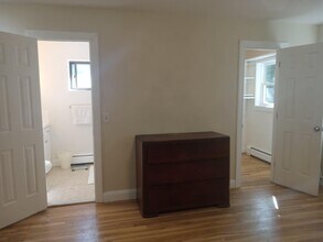 4 Zinn Rd in Danbury, CT - Foto de edificio - Building Photo