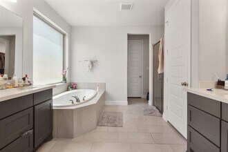 5107 Albany Shores Ln in Fulshear, TX - Building Photo - Building Photo