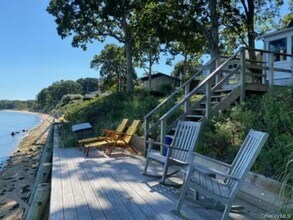 2662 Paradise Shores Rd in Southold, NY - Building Photo - Building Photo