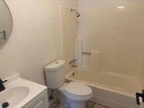 1921 Gregory St, Unit B in Las Vegas, NV - Building Photo - Building Photo