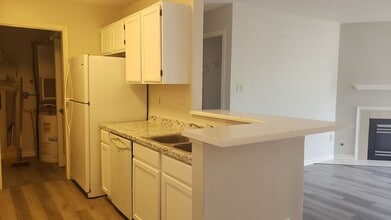 1563 N King St in Hampton, VA - Building Photo - Building Photo