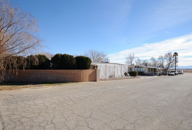 4568 W Rosamond Blvd in Rosamond, CA - Foto de edificio - Building Photo