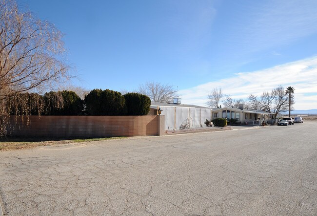 4568 W Rosamond Blvd in Rosamond, CA - Building Photo - Building Photo