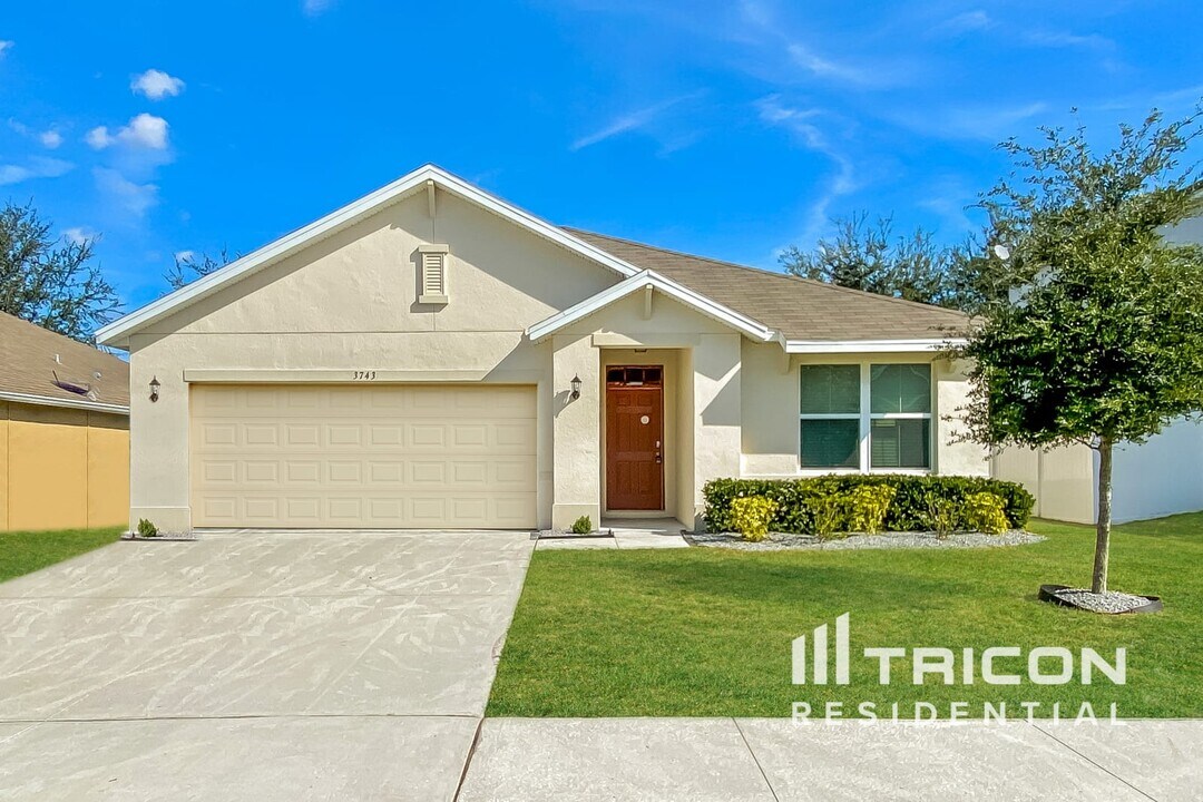 3743 Bramblewood Loop in Spring Hill, FL - Building Photo