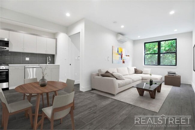 NO FEE! Grand Spacious 2 Bed in Prime Crown Heights