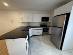 2572 Merrick Rd in Bellmore, NY - Building Photo - Building Photo