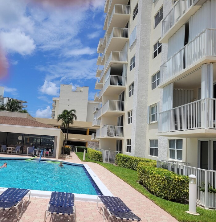3540 S Ocean Blvd in South Palm Beach, FL - Building Photo