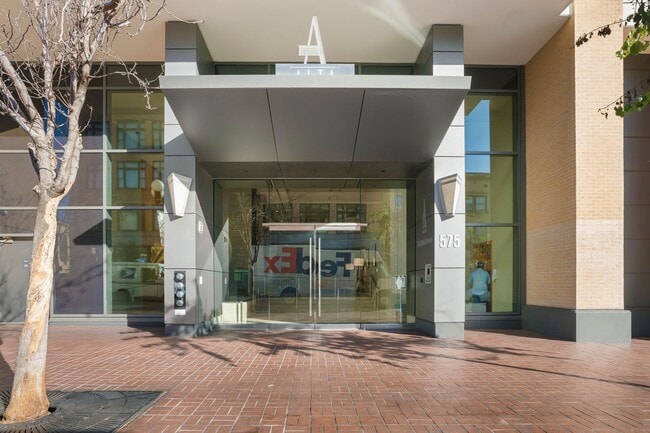 575 Sixth Ave in San Diego, CA - Building Photo - Building Photo