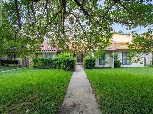 property at 817 W Rochelle Rd