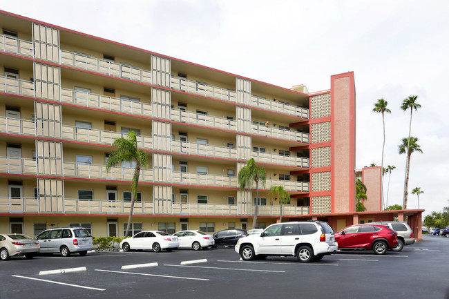 Shore Towers in South Pasadena, FL - Building Photo - Building Photo