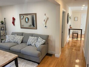 6 Nashua St, Unit 2 in Somerville, MA - Building Photo - Building Photo
