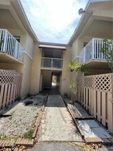 4660 NW 79th Ave in Doral, FL - Building Photo - Building Photo