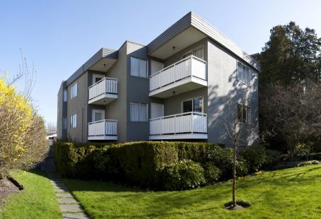 Royalee Court in Vancouver, BC - Building Photo