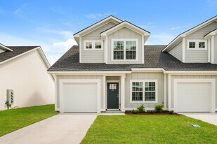 1113 Walker Point Way in Brunswick, GA - Building Photo