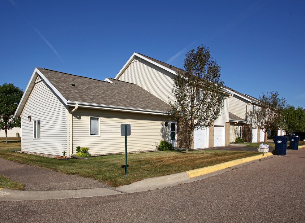 1328-1358 Norway Trl in Shakopee, MN - Foto de edificio