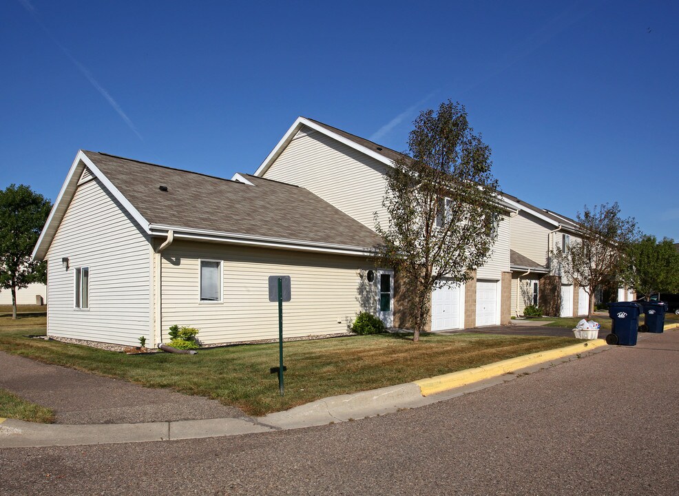 1328-1358 Norway Trl in Shakopee, MN - Building Photo