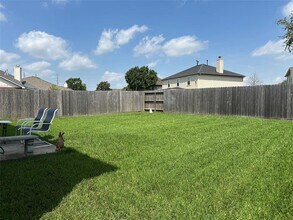 2205 Mossey Creek Dr in Deer Park, TX - Foto de edificio - Building Photo