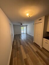 645 S Kirkwood Rd, Unit 201 in Kirkwood, MO - Building Photo - Building Photo