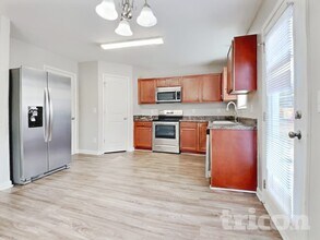 1925 Buffalo Way in Durham, NC - Foto de edificio - Building Photo