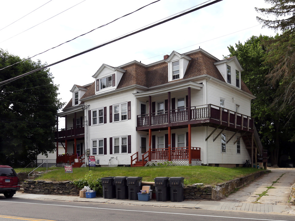 256 Providence St in Putnam, CT - Foto de edificio