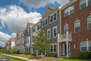 25636 Pleasant Valley Rd in Chantilly, VA - Building Photo