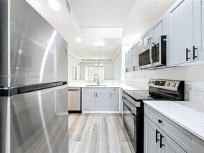 3200 N Haverhill Rd in West Palm Beach, FL - Building Photo - Building Photo