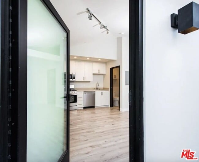 483 Washington Blvd in Marina Del Rey, CA - Building Photo - Building Photo