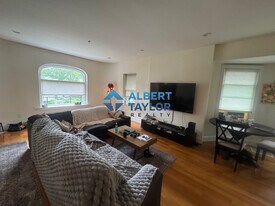 10 Selkirk Rd, Unit 2 in Boston, MA - Building Photo