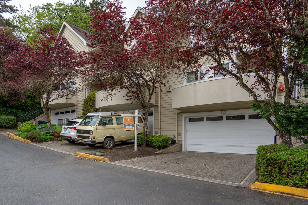 Manhattan Square in Redmond, WA - Building Photo