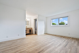 401 Southwind Dr in North Palm Beach, FL - Foto de edificio - Building Photo