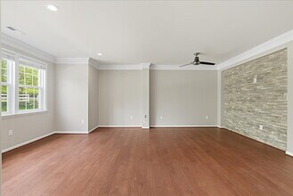 19400 Susquehanna Square in Leesburg, VA - Building Photo - Building Photo