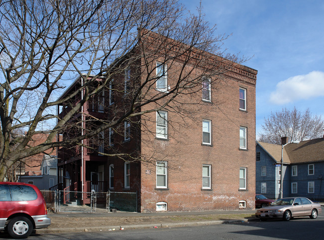 324 Hampden St in Holyoke, MA - Building Photo - Building Photo