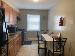 416 Faitoute Ave-Unit -3 in Roselle Park, NJ - Building Photo - Building Photo