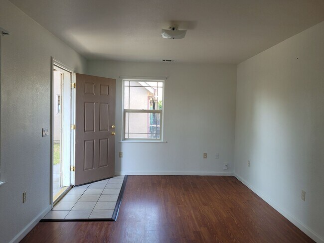 585 South Ave in Turlock, CA - Building Photo - Building Photo