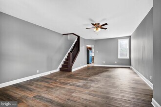 15 Adella Ave in Trenton, NJ - Foto de edificio - Building Photo