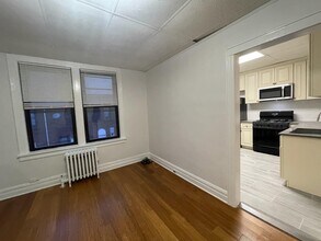 266 Jericho Tpke in Mineola, NY - Building Photo - Building Photo