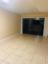 1561 Windorah Way, Unit F in West Palm Beach, FL - Foto de edificio - Building Photo