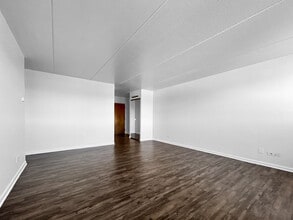 5011 E Valley Ln in Streamwood, IL - Building Photo - Building Photo