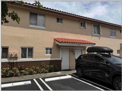 8055 NW 8th St in Miami, FL - Building Photo - Building Photo
