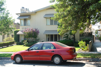 731 E Palm Ave in Burbank, CA - Foto de edificio - Building Photo