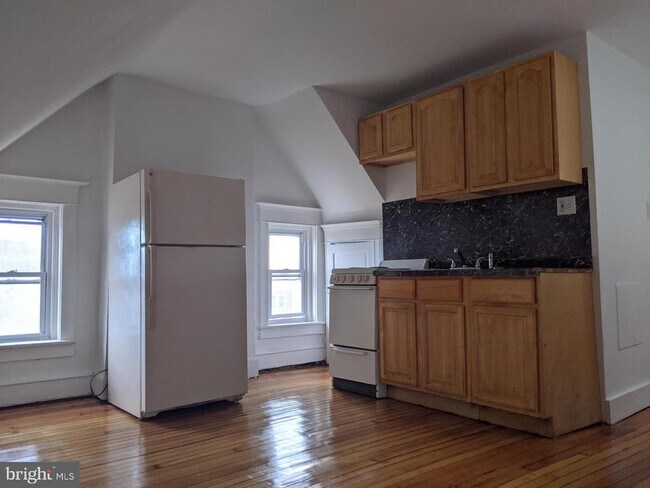 property at 410 E Roosevelt Blvd