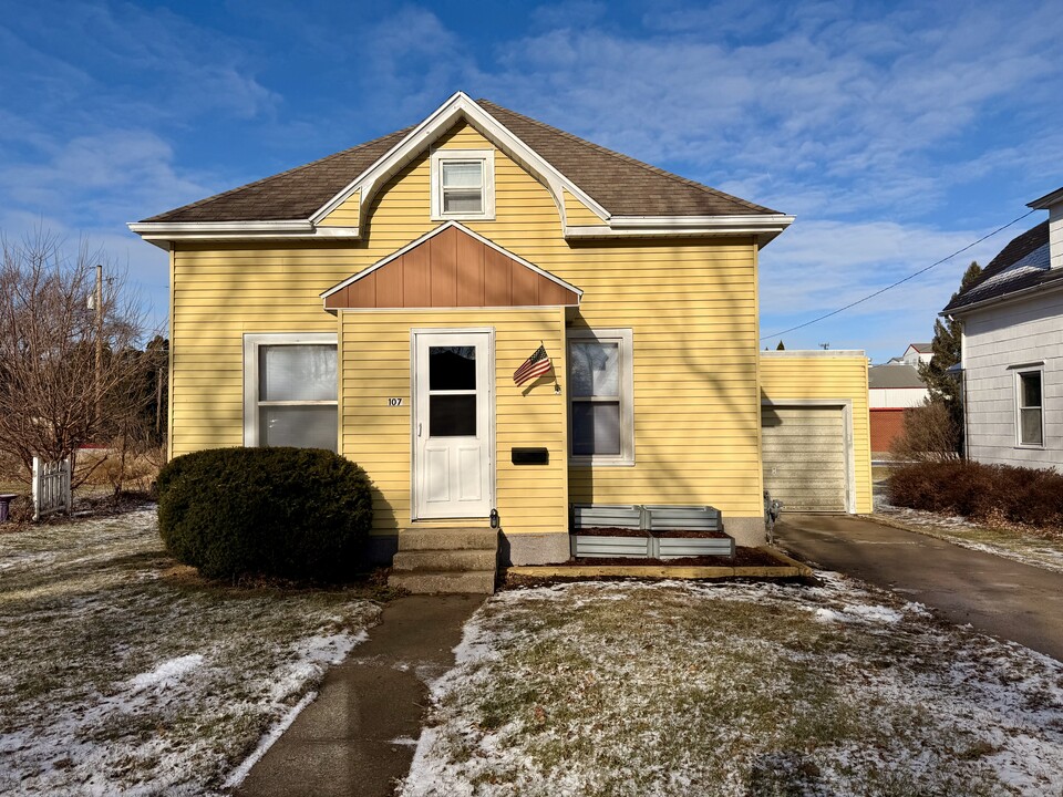 107 Clark St, Unit PH15 in Reinbeck, IA - Building Photo