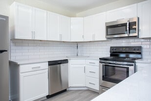 TRADEWINDS in Tucson, AZ - Building Photo